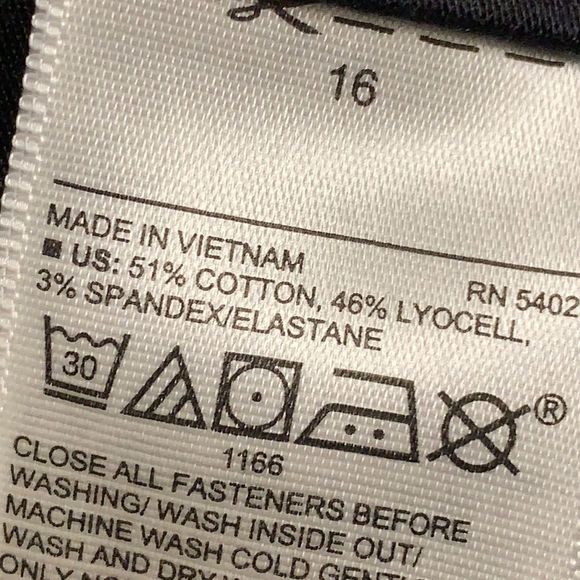 Old Navy Women's Skinny Jeans - Black - Picture 6 of 8